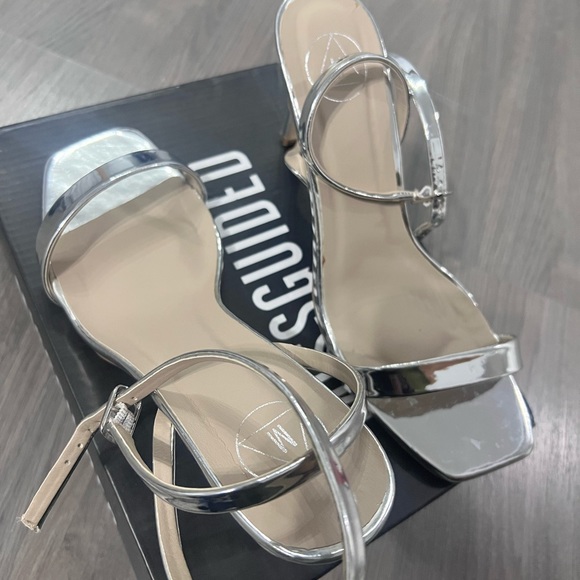 Missguided silver sandals, size 7 - Picture 3 of 7